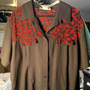 C.M. Shapes Black w Red Filigree Scroll Women's Short-Sleeve Button-Up SZ 1X